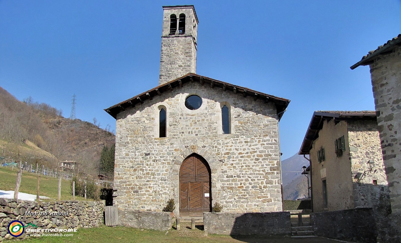 26 La chiesa di Cornello, intitolata ai SS. Cornelio e Cipriano....JPG